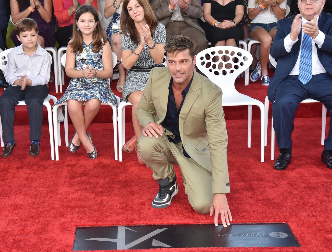 El cantante reconoció a los trabajadores sociales, y a ellos les dio todo su agradecimiento con esta estrella.