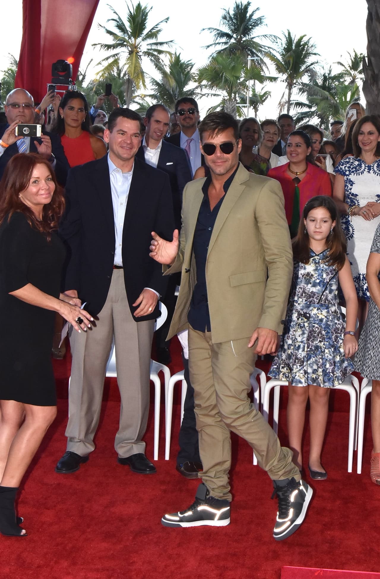 Todo el mundo ama a Ricky, y él sabe muy bien cómo agradecerlo.