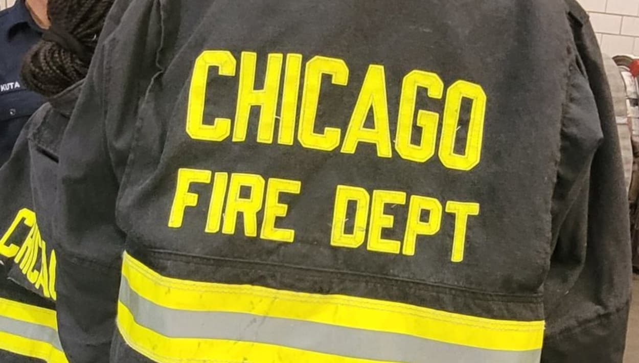 Bombero de Chicago recibe un balazo tras enfrentar a ladrones de automóviles