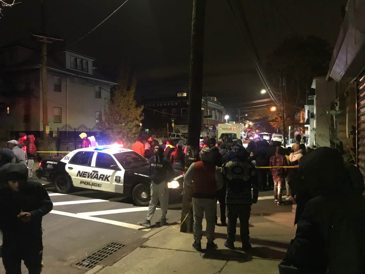 Tiroteo dentro de barbería en Newark deja un muerto y dos heridos