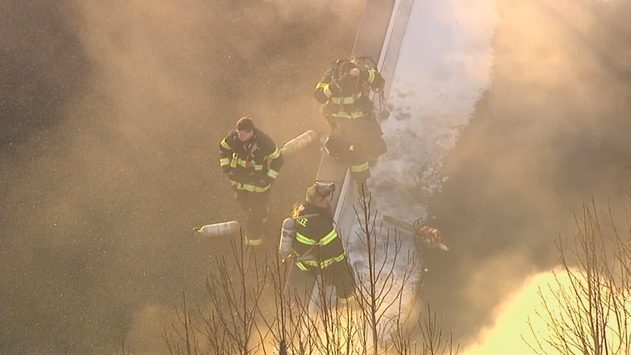 Los bomberos que respondieron son todos voluntarios.