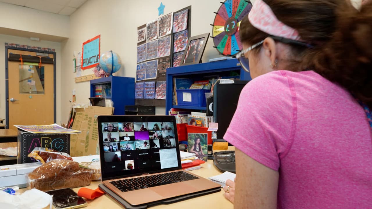 Cientos de maestros en Miami-Dade prefieren retirarse antes que volver a las aulas, por temor al coronavirus 