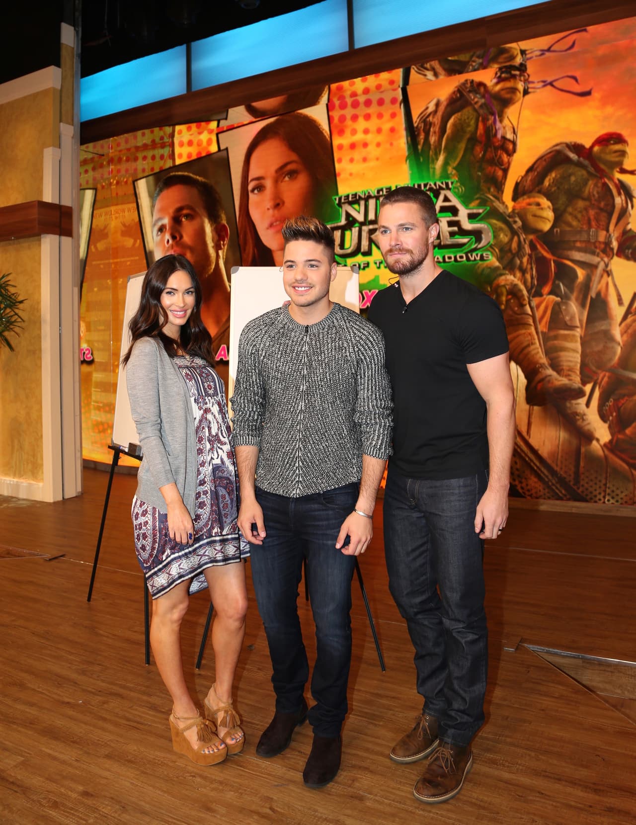 La actriz y Stephen Amell nos hablaron de su película 'Teenage Mutant Ninja Turtles: Out of the Shadows'.