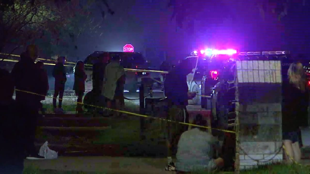 Las pistas sobre este caso se debe proporcionar a 
<b><a href="https://crime-stoppers.org/" target="_blank">Crime Stoppers</a></b> al 713-222-(TIPS).