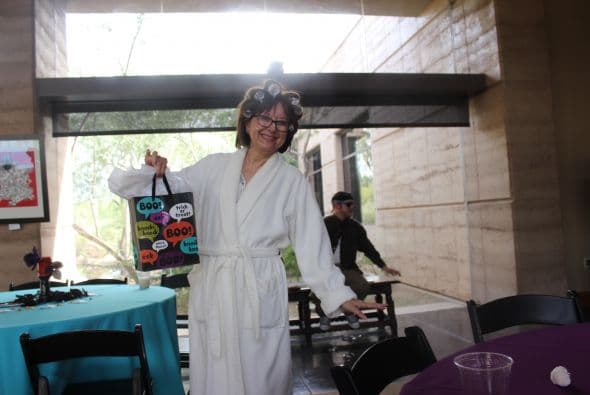 ¡Así es como Univisión Arizona celebra el Halloween!  Dulces, calaveras, disfraces y mucha diversión. 