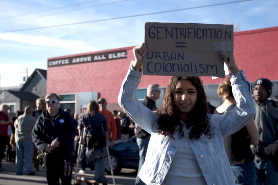 Cómo una cafetería de Denver desató la ira de los vecinos al alardear sobre la gentrificación