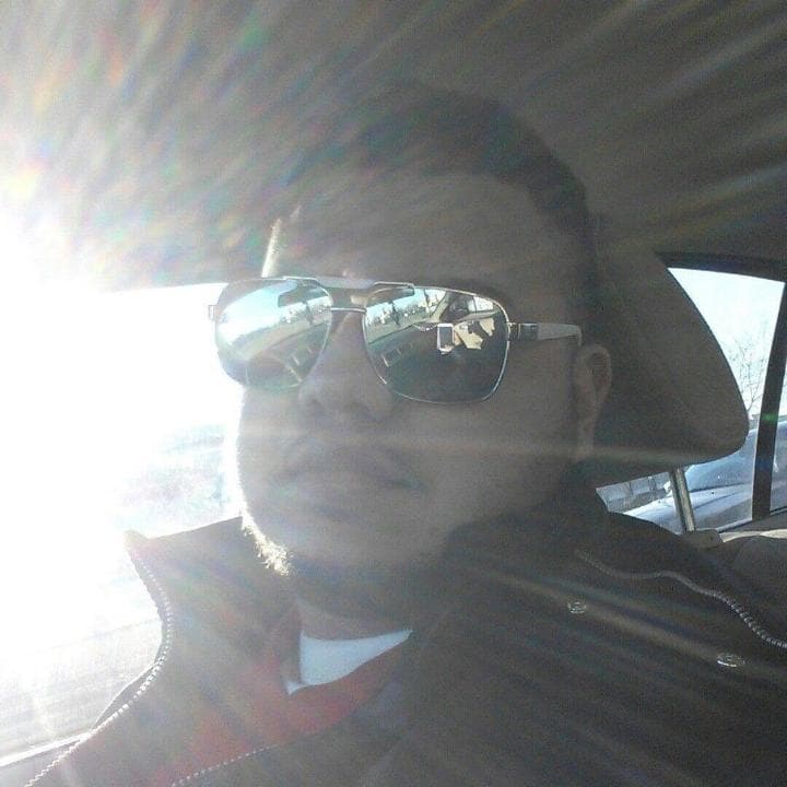 Por el momento no hay sospechosos. La familia dice que Acevedo era un buen muchacho y que tenía dos trabajos para mantenerse.