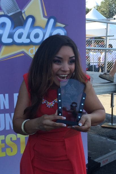 Luego de una reñida competencia “Ídolo del Pueblo Atlanta”, premió como ganadora a Heydelin Martinez, una de las semifinalistas desde la primera audición, quien tendrá la oportunidad de participar en el programa Sábado Gigante y de grabar un Demo-Musical. En el marco de los festejos del 5 de mayo la final del Ídolo del Pueblo se vivió entre aplausos y ovaciones para los competidores. ¡Felicidades por su participación!