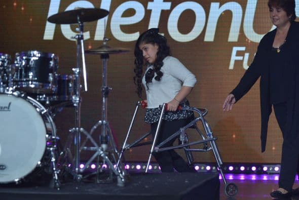 Cuando la hermana de Larry Hernández se negó a abortar un embarazo con complicaciones, el cantante le prometió que nunca estaría sola. Hoy cumple su palabra junto a Lupita, su sobrina, quien sufre de spina bifida. 