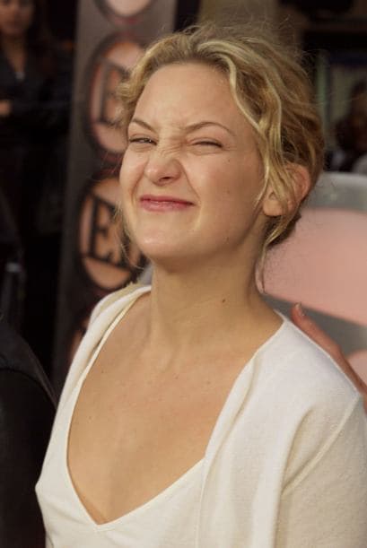 Cuando apenas tenía 8 meses de nacida, su madre se divorció de su padre Bill Hudson, al que no lo considera realmente como su papá, ya que prefiere darle el título al actor Kurt Russell, pareja de su mamá desde que ella tenía 3 años.