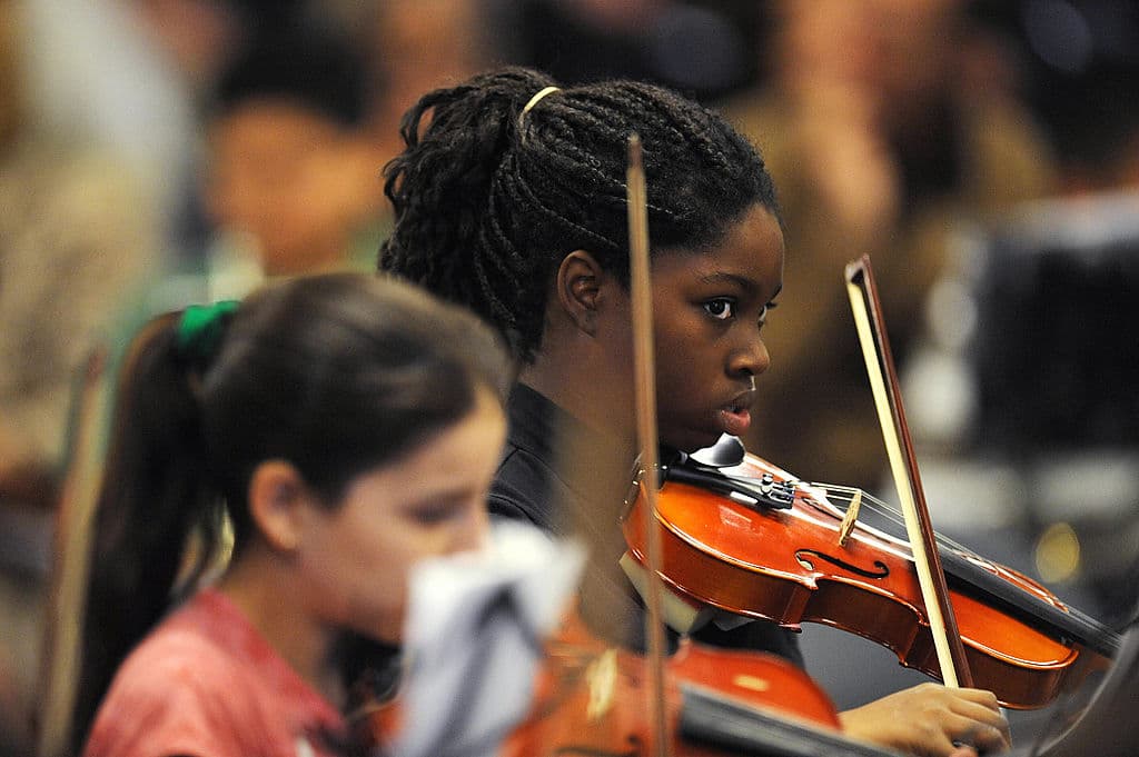 El centro de 
<a href="https://www.laphil.com/learn/yola/beckmen-yola-center" target="_blank">YOLA en Inglewood, llamado Judith and Thomas L. Beckmen</a>, contará con espacios para el aprendizaje, grabación, tutoría presencial y a distancia, así como con espacios para la presentación de obras.