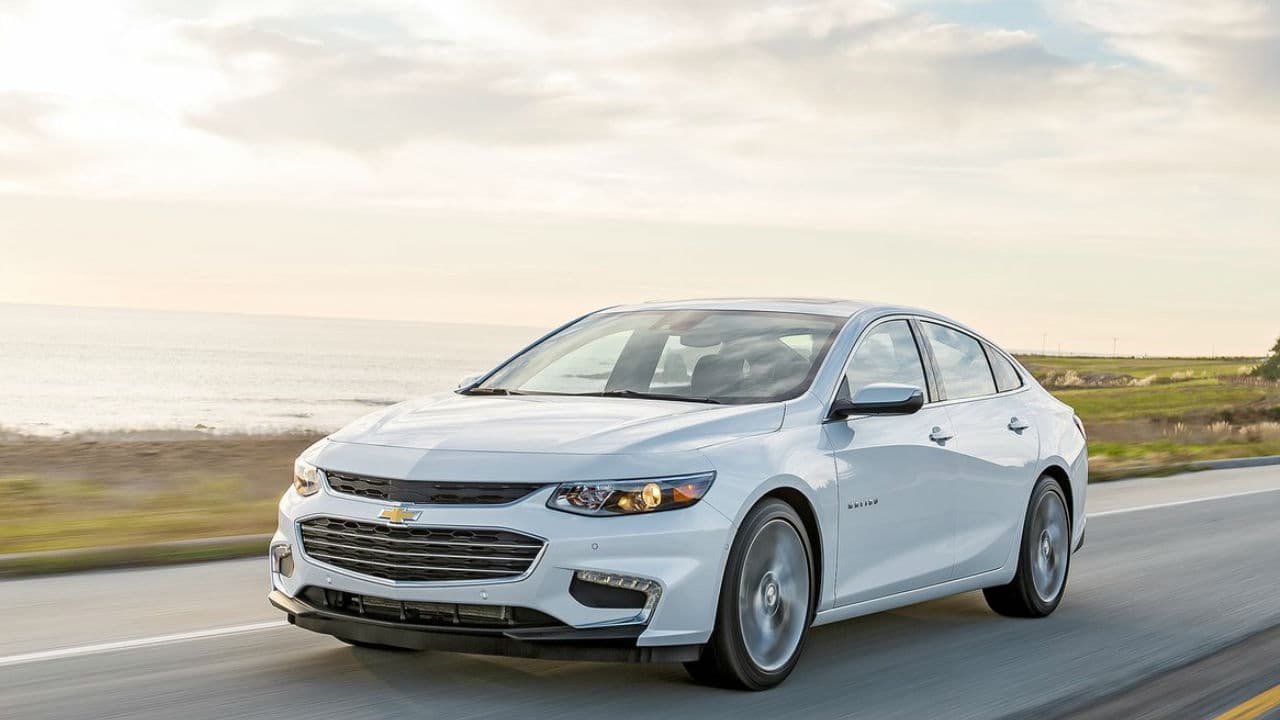 <b>Chevrolet Malibu 2017</b>
<br>
<b>Calificación Marginal </b>en general, medidas de seguridad para el pasajero y 
<b>Aceptable en cuanto su estructura</b>, lesiones en cuello, cabeza, pierna baja y pies. La nota 
<b>Buena</b> solo la obtuvo en lesiones de pecho, cadera y muslos.
<br>Una mala noticia para Chevrolet, y buena para los compradores, es que tendrá que realizar serios cambios a favor de la seguridad del copiloto.
