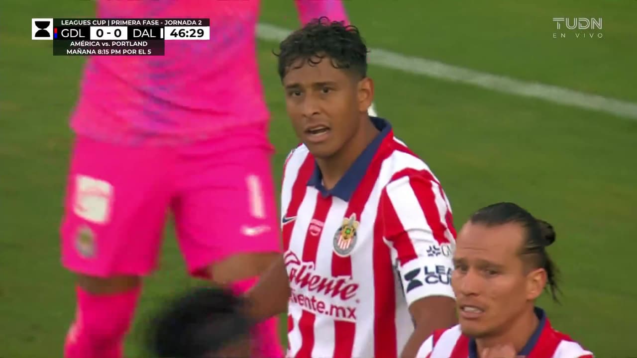 ¡La impresionante acción en defensa de Luis Romo para salvar a las Chivas vs. Dallas!