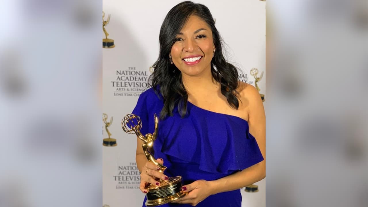 Claudia Ramos, Reportera, obtuvo un premio Emmy por su reportaje "Entre Incredulidad Y Cenizas".