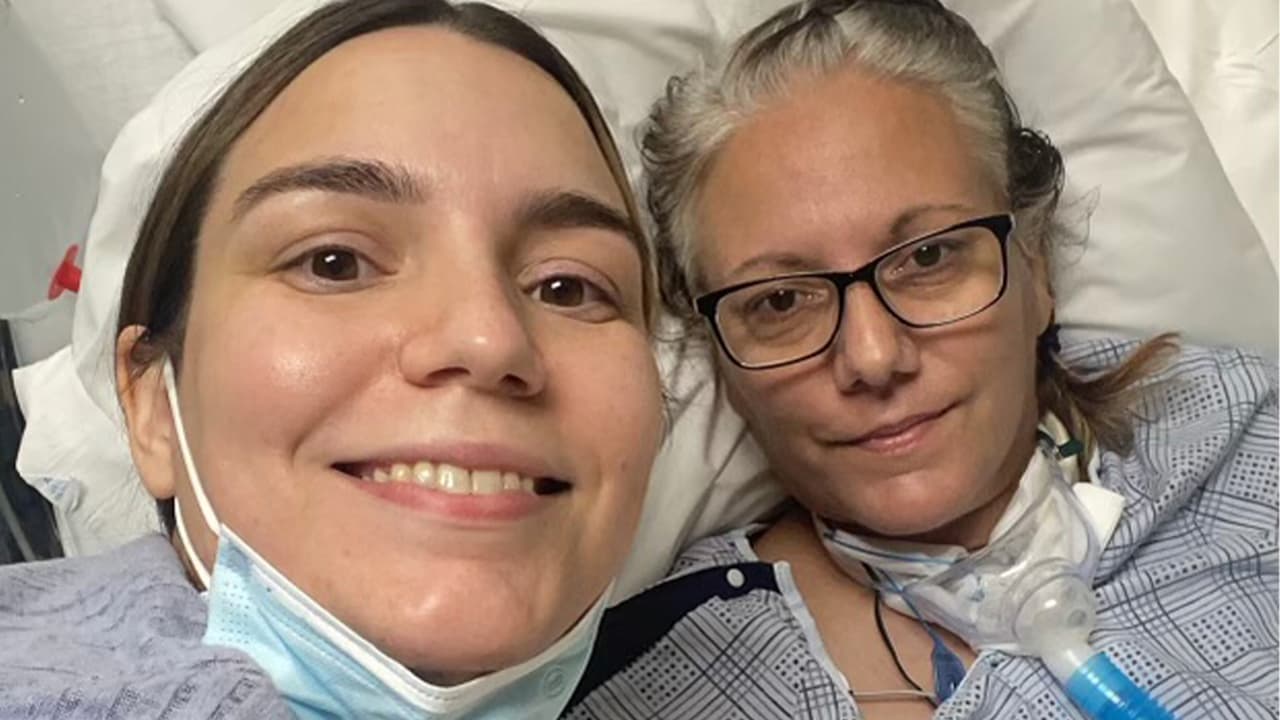 <a href="https://www.univision.com/local/houston-kxln/claudia-barreto-gana-la-batalla-al-covid-19-y-hacen-un-desfile-afuera-de-su-casa-en-houston-video">Claudia Barreto</a>, de 48 años, fue dada de alta tras ganarle la batalla al covid-19.