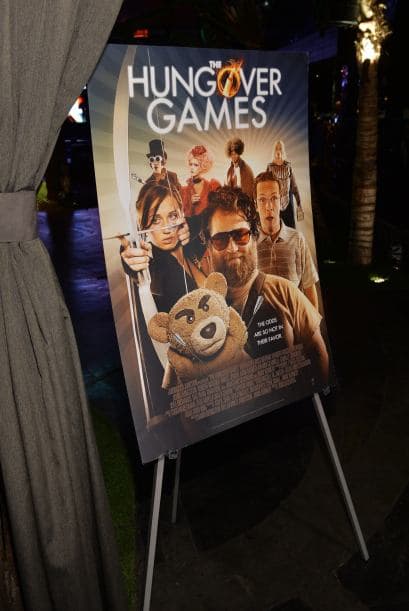 La alfombra de roja de la más reciente parodia 'Hungover Games' mostró personajes demasiados ilustrativos que para más de uso estuvo subidos de tono. La parodia de 85 minutos, se estrena este 18 de febrero y hasta el momento tienen un rating promedio entre los críticos del portal IMDB.com