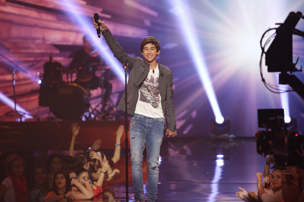 Una noche donde se le hizo honor al Latin GRAMMY, hubo sorpresas y la eliminación de un chico más. Esta noche le dijimos adiós a Sebastián y los jueces, además de no tener paciencia, fueron difíciles de complacer.