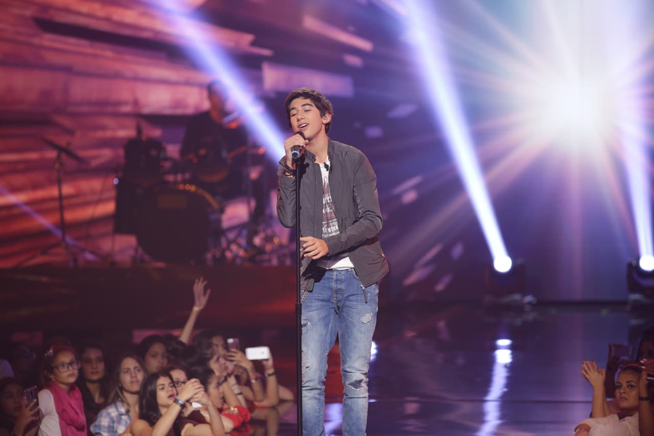 Una noche donde se le hizo honor al Latin GRAMMY, hubo sorpresas y la eliminación de un chico más. Esta noche le dijimos adiós a Sebastián y los jueces, además de no tener paciencia, fueron difíciles de complacer.