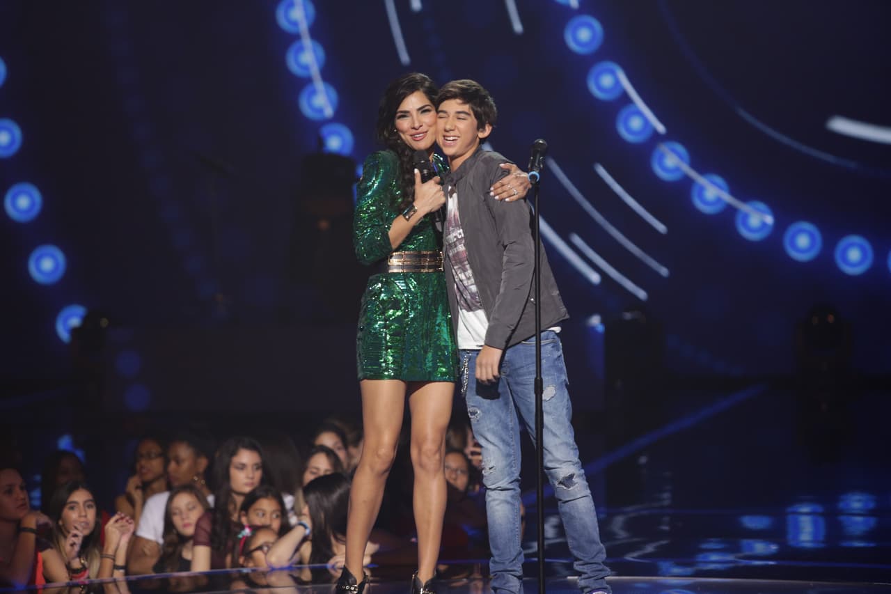 Una noche donde se le hizo honor al Latin GRAMMY, hubo sorpresas y la eliminación de un chico más. Esta noche le dijimos adiós a Sebastián y los jueces, además de no tener paciencia, fueron difíciles de complacer.