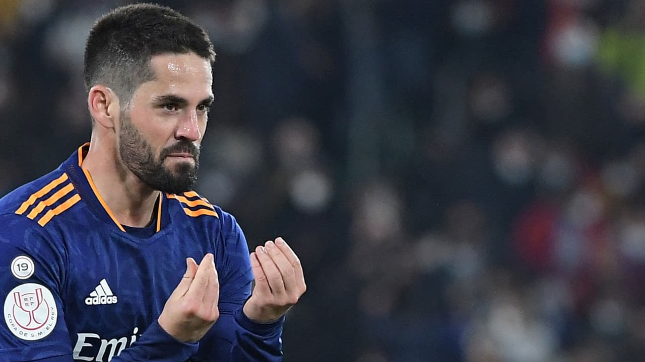 Betis toma ligera ventaja sobre Sevilla en carrera por Isco