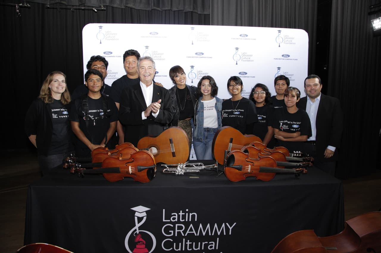 Cabe destacar que La Fundación Cultual Latin GRAMMY, en colaboración con el Ford Motor Company Found, donaron $20,000 dólares en instrumentos musicales a la Huntington Park High School.