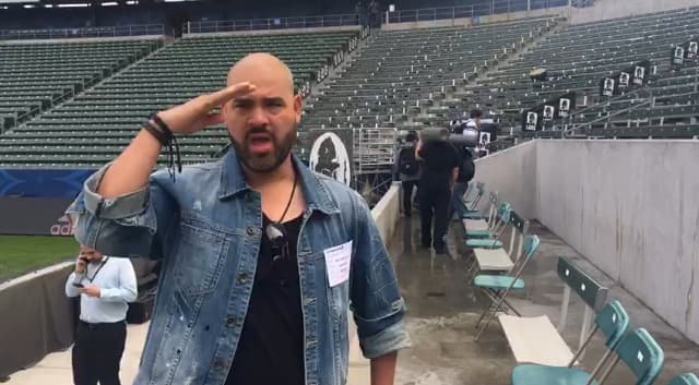 El Pelón conociendo el estadio donde se enfrentarán El 
<a href="https://www.facebook.com/hashtag/galaxyvsdallasfc?source=feed_text&story_id=1419146471507631">Galaxy vs Dallas FC</a>