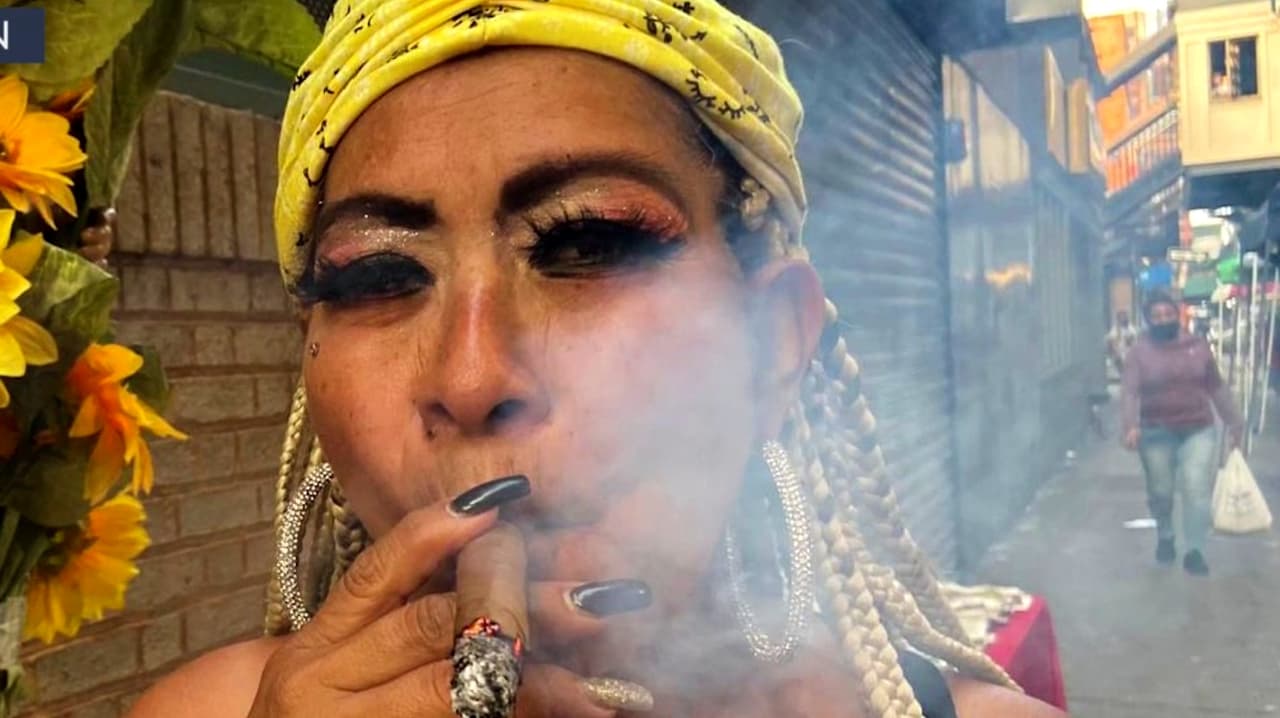 Mexicana se gana la vida como esoterista y clarividente en las calles de Nueva York