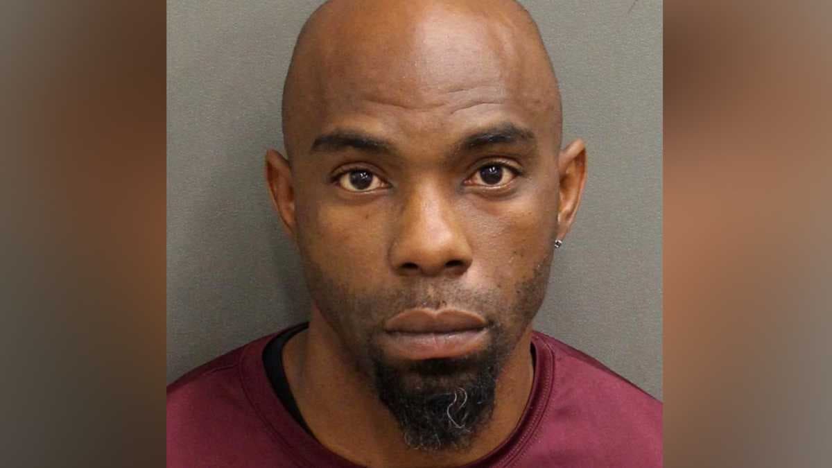 Arrestan a empleado de escuela del condado de Orange por mantener relaciones sexuales con estudiante de 15 años 