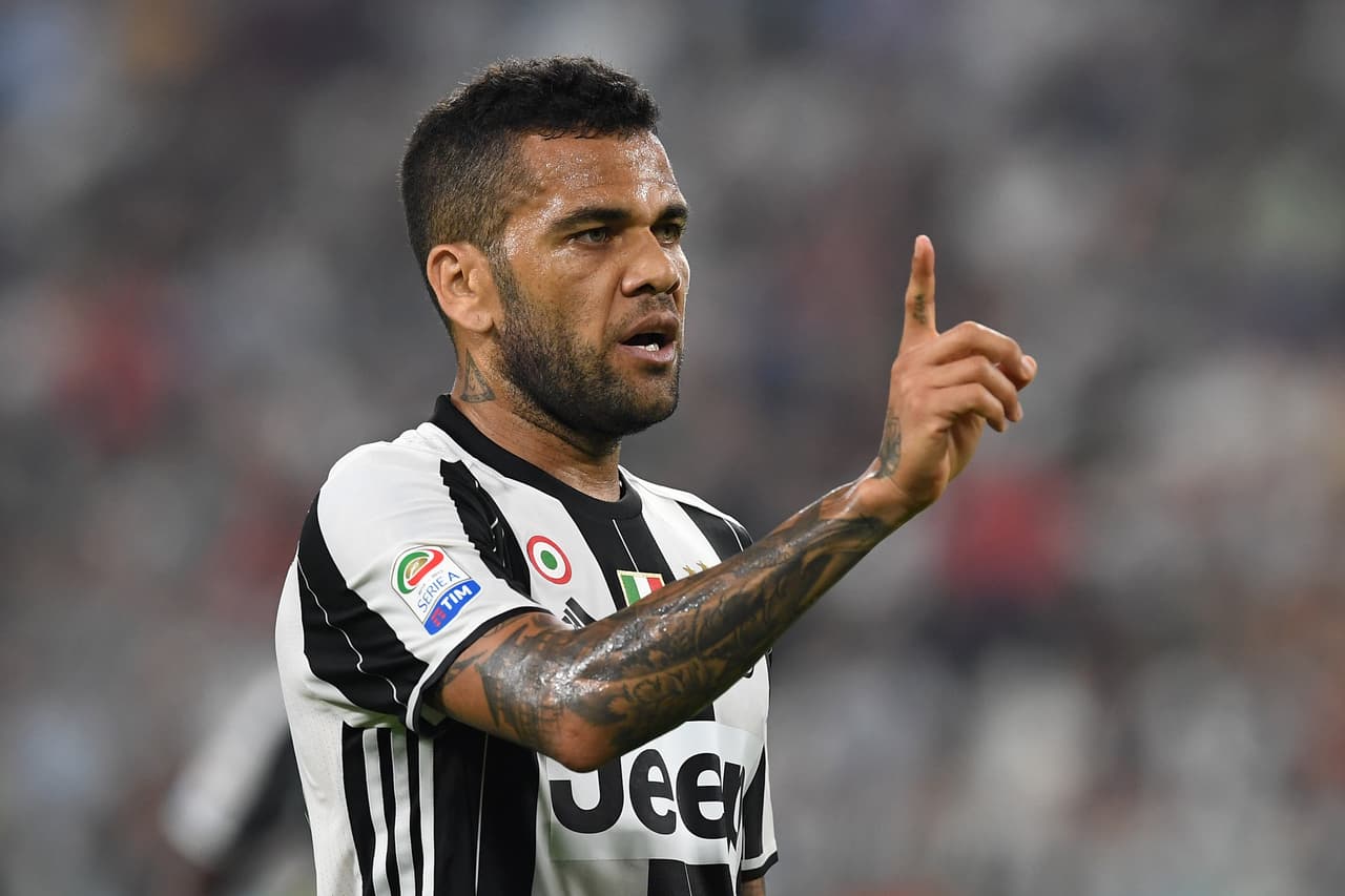 Dani Alves se despidió de la Juventus... y reventó a su expresidente