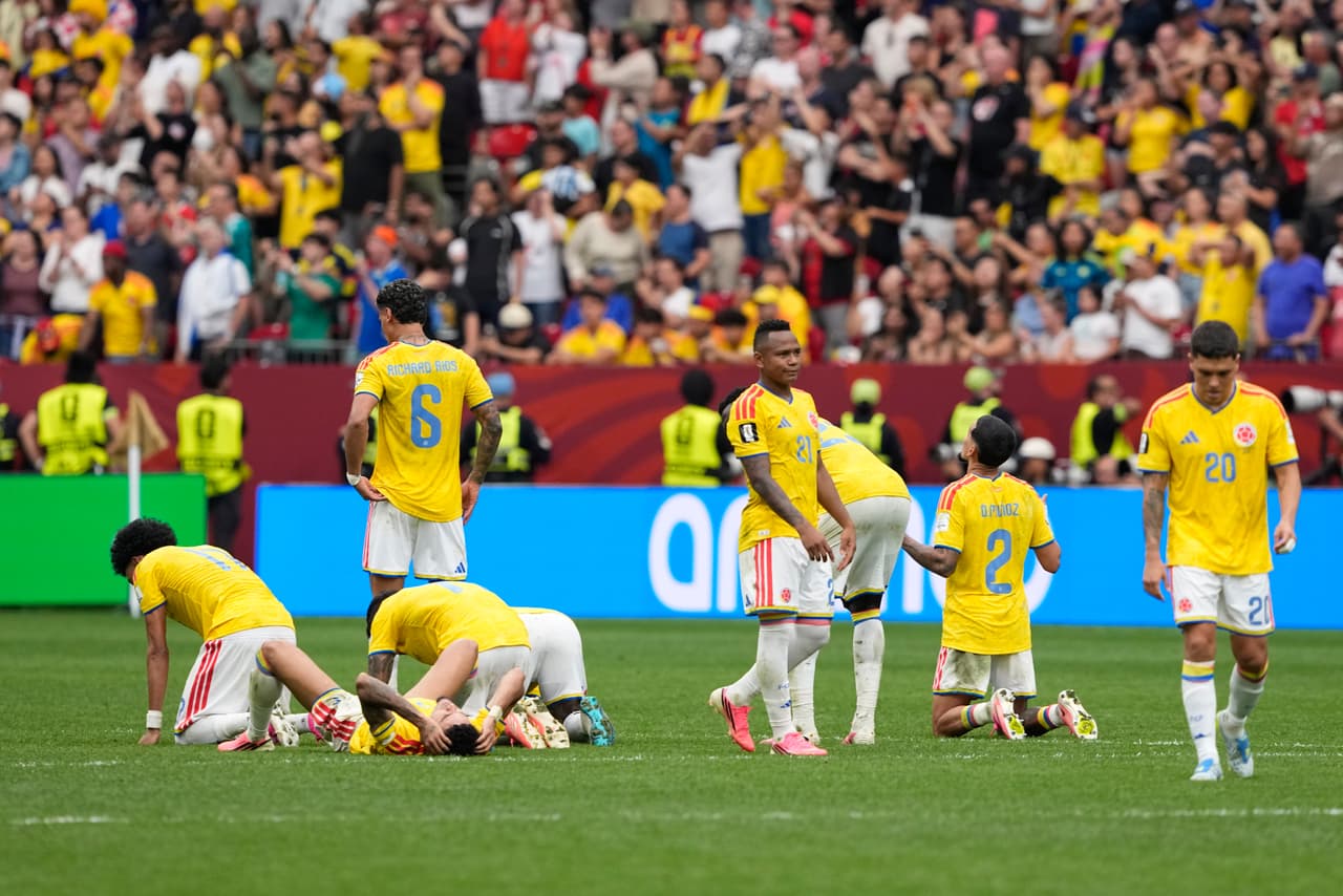 Jugadoras de Colombia reaccionan tras perder ante Suiza en la tanda de penales del partido de octavos de final de la Copa del Mundo entre Suiza y Colombia, en Vancouver, Columbia Británica, el martes 7 de julio de 2026.