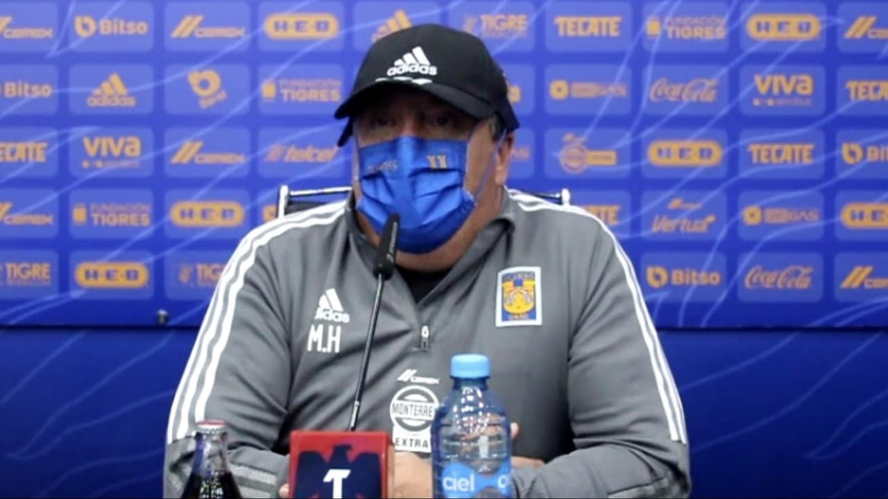 Piojo desconoce si Salcedo seguirá, pero aclara que "no es negociado"