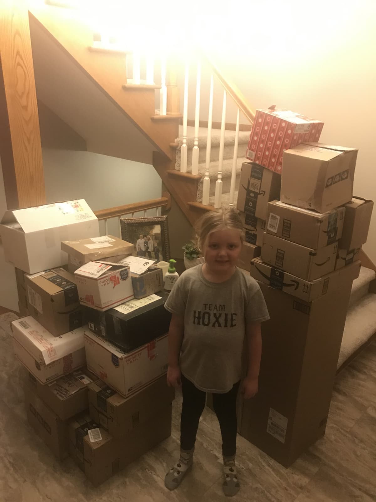 Tantos han sido que Emma ha decidido donar gran parte a hospitales, departamentos de policías y otros niños del área.