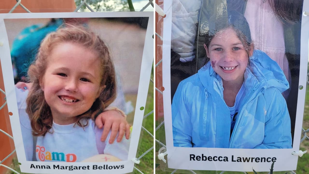 En la reja de un lote junto al río se colocaron las imágenes de las víctimas mortales y de las personas que aún no han sido encontradas.
<br>