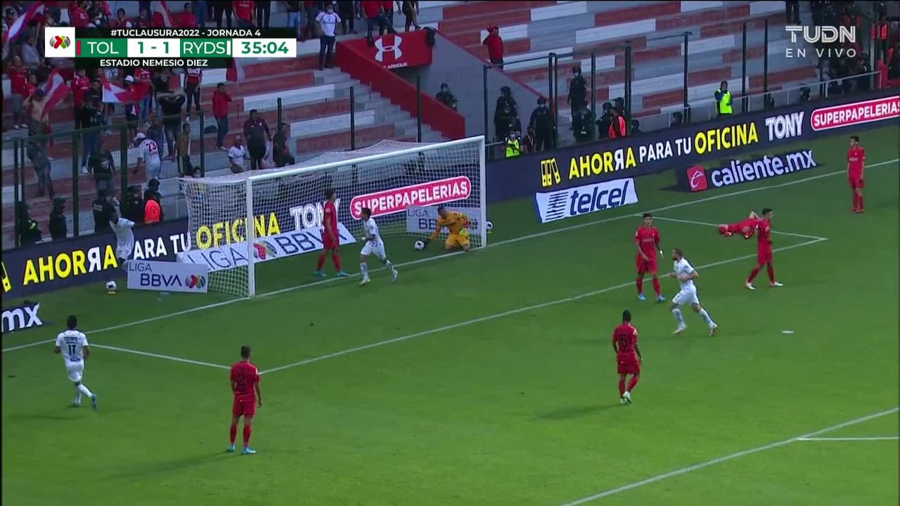 ¡GOOOL! Joel Campbell anota para Monterrey.