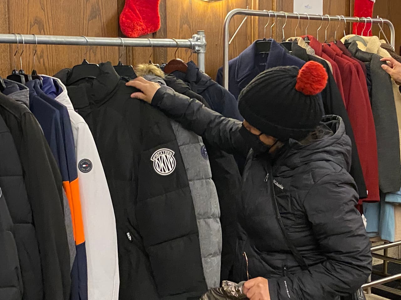 Esta donación llega eprecisamente un día en el que las temperaturas en el área estarán rondando los 31 grados Fahrenheit.