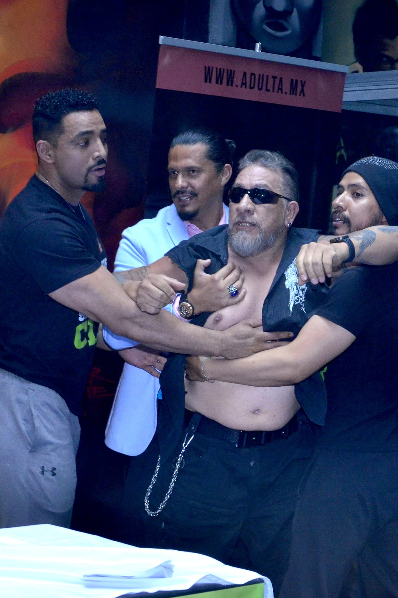 La nueva fecha de la pelea aún es desconocida, pero, mientras tanto, ambos protagonistas seguirán calentando el ambiente con una guerra de declaraciones hacia su contrincante.