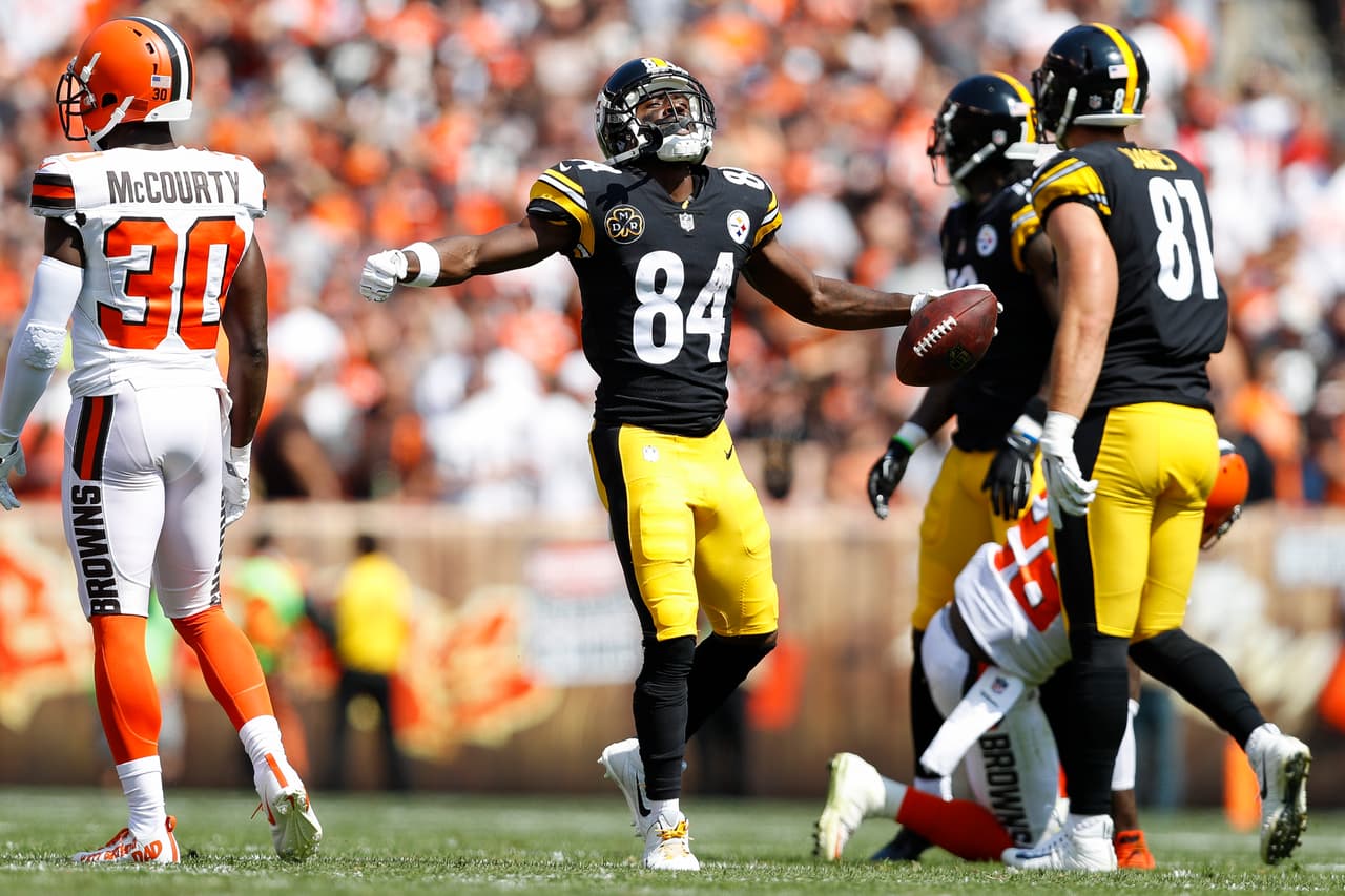 El entrenador en jefe Mike Tomlin también se refirió a las acciones de Brown: "Puede ser (una distracción). No lo vi el domingo, oí hablar de eso. AB es un competidor, y todos sabemos y entendemos eso. Eso nos ayuda, pero tiene que controlarlo, si no lo hace, puede jugarle en contra y eso nos puede afectar”.