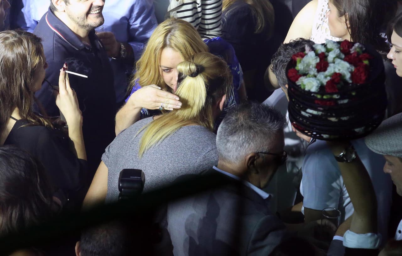 Por lo que le pidió a su "amigo" que se marcharan.