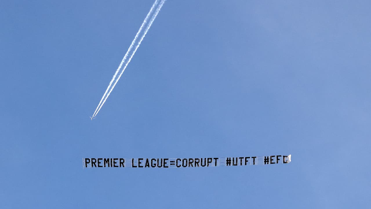 Avioneta sobrevuela el estadio del City: “Premier League= corrupción”