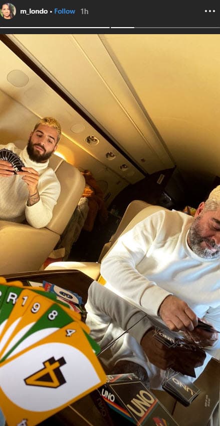 Hace unas horas, la hermana del 'Pretty Boy' publicó una fotografía donde aparece Maluma y su padre jugando cartas dentro de un avión, lo que podría significar que las vacaciones en Islandia se terminaron.
<br>