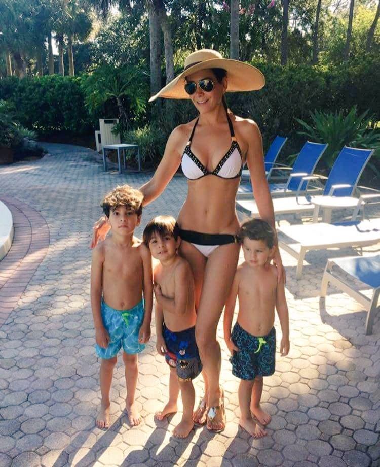 <b><a href="http://www.univision.com/temas/patricia-manterola">Paty</a></b> bautizó a los gemelos con los nombres de Alesso y Mateo, y aunque la actriz no acostumbra publicar imágenes de sus hijos, se sabe que no se les separa ni un minuto, es por eso que decidió poner pausa a su carrera artística. No obstante, la actriz ya regresó a los foros de grabación en México para estelarizar una serie llena de comedia que muy pronto llegará a la televisión.