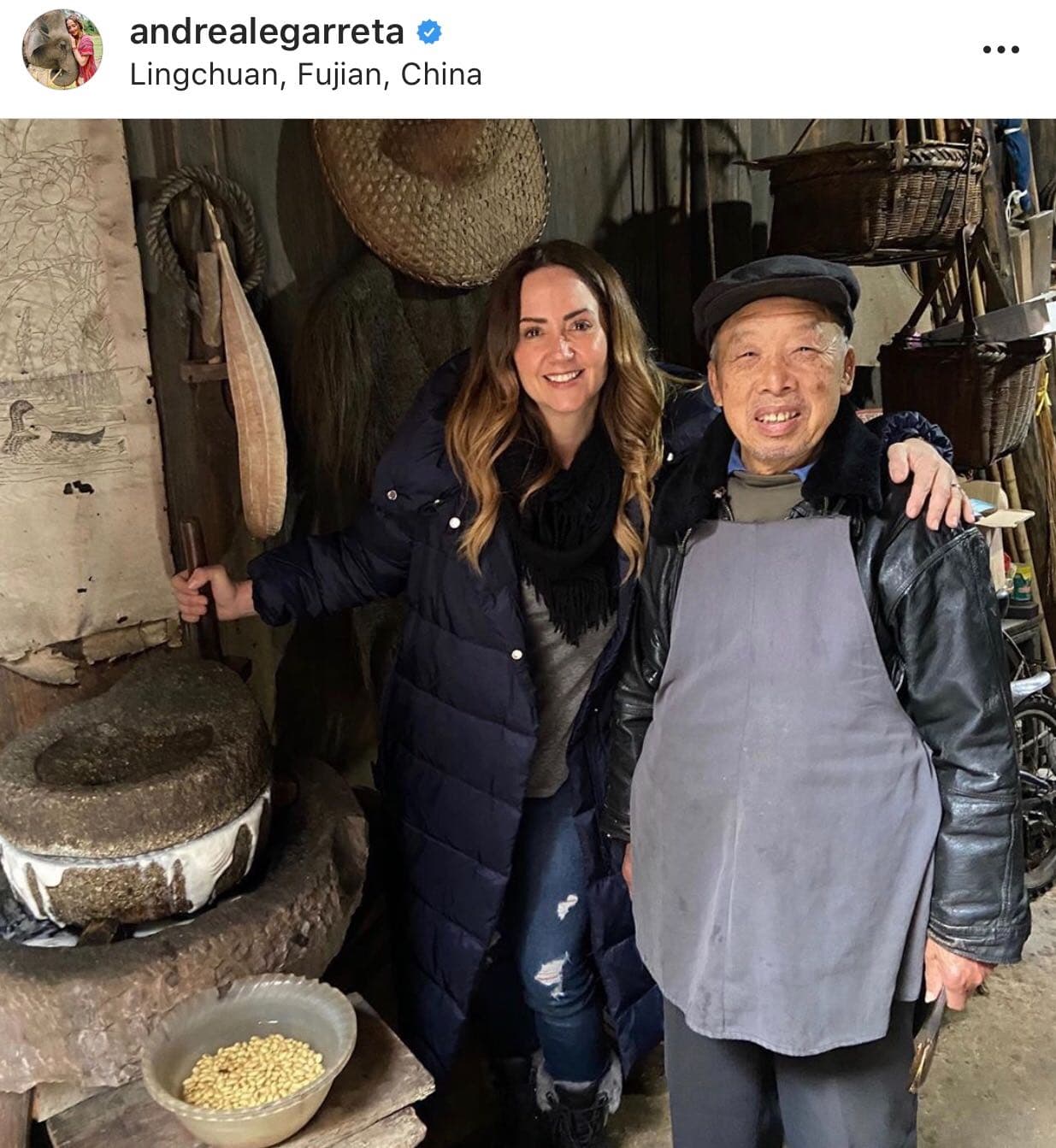 “Veníamos viajando con muchísima gente, con chinos en el avión, y no por eso nos apanicamos (sic). Es como un poco de ignorancia, es ignorancia”, dijo.
<br>