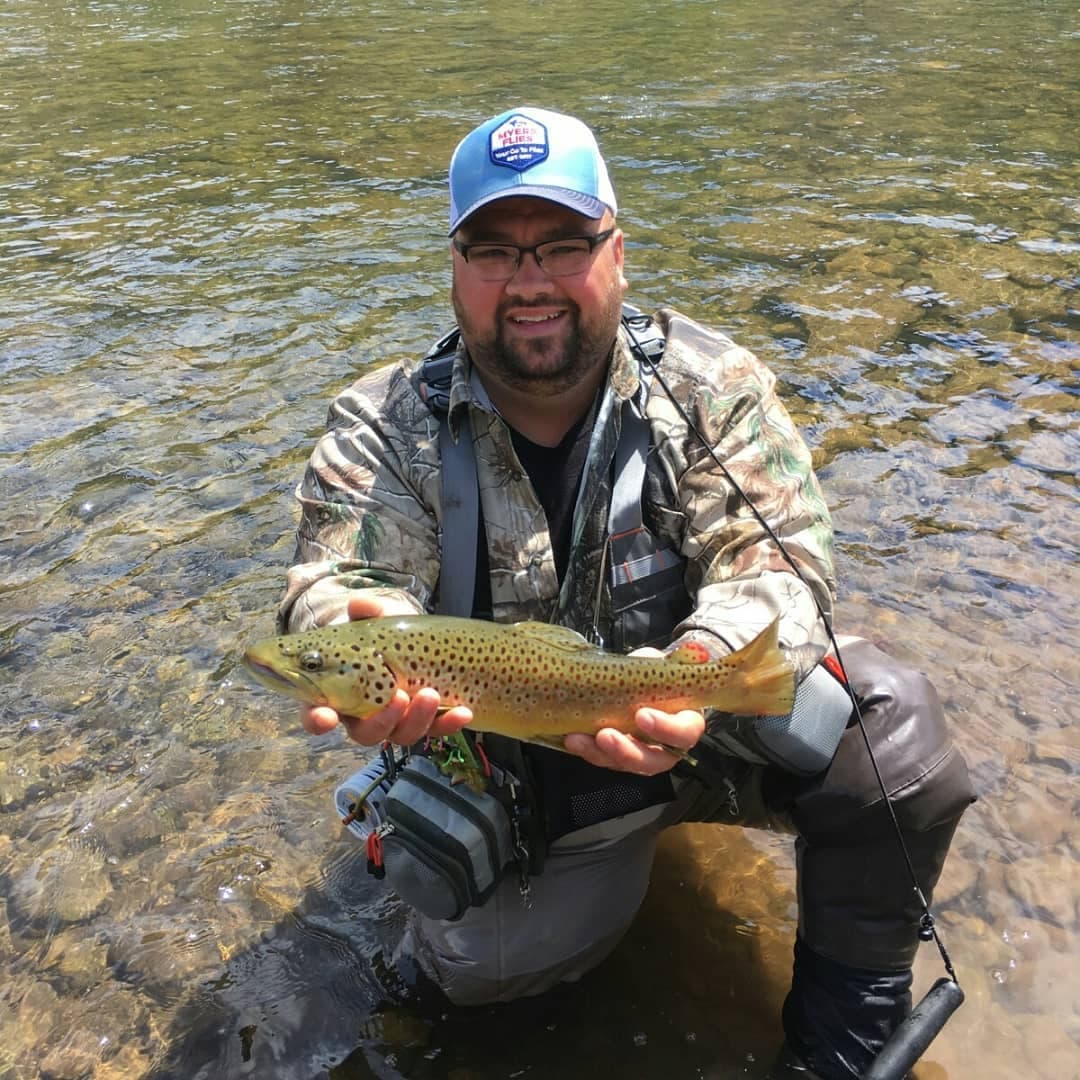 <b>Cedar Run</b>. Repleto de estanques profundos y densas poblaciones de truchas, Cedar Run comienza en el condado de Tioga y fluye por más de ocho millas hacia Pine Creek en el condado de Lycoming. Hay fácil acceso desde la carretera a una serie de pequeños lugares de pesca a lo largo de Cedar Run, donde los pescadores seguramente encontrarán muchos peces.
<br>
<br>
<b><a href="https://goo.gl/maps/UoX5CnML4QnfXskF8">Cómo llegar</a></b>