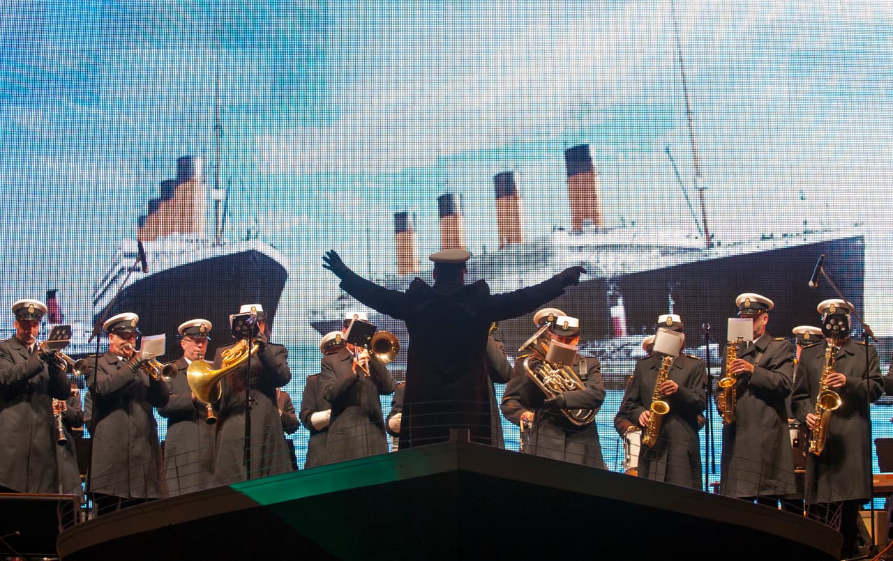 2. Los restos del Titanic se encuentran a 2.4 millas de profundidad.