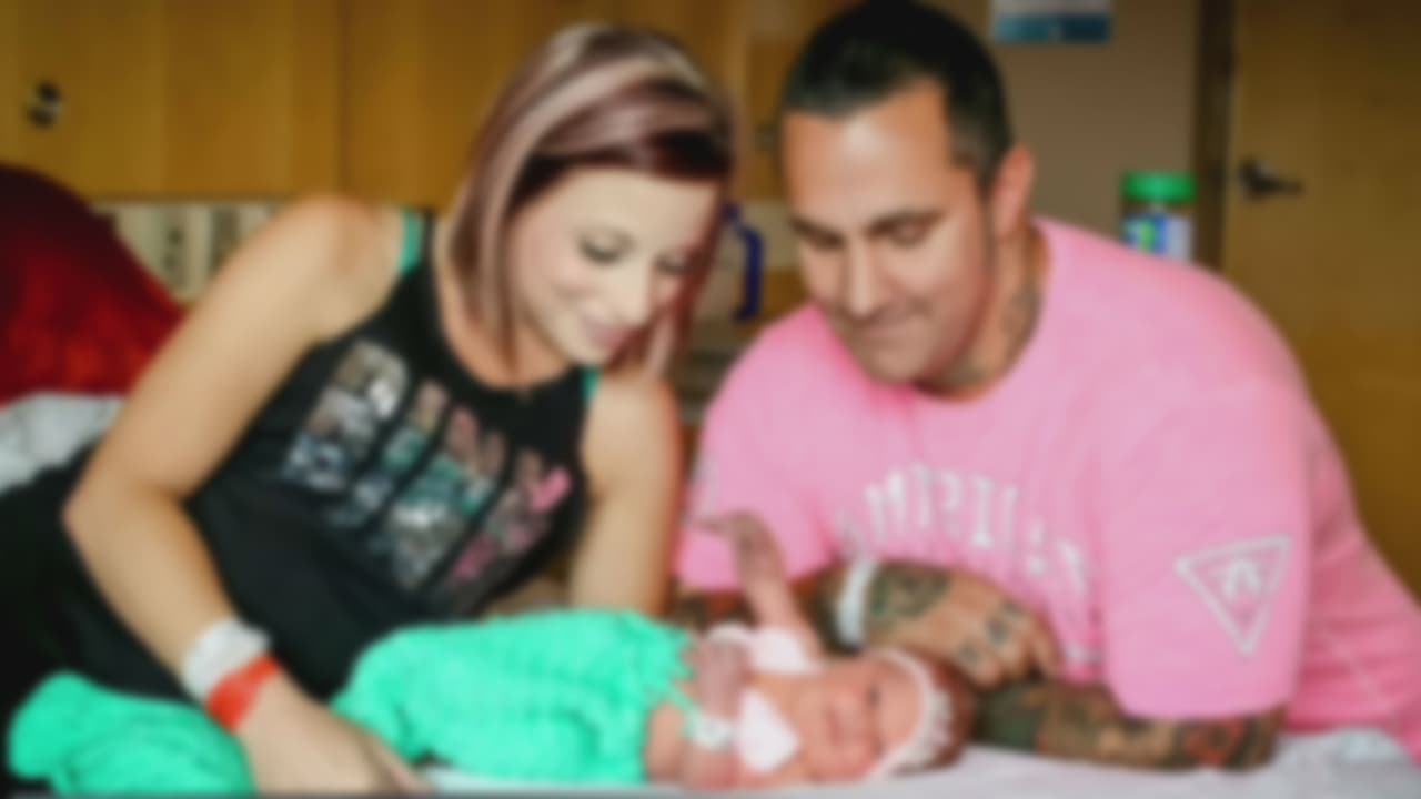 Médicos sospechan que una bebé recién nacida murió por meningitis tras contagiarse por un beso