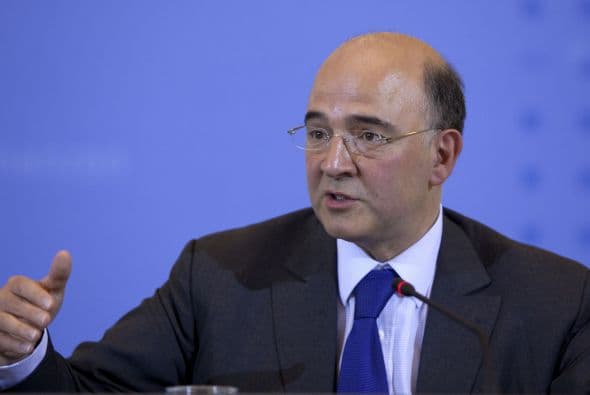 "Al permitir levantar las incertidumbres ligadas a la situación del sector bancario español y restablecer la confianza, este acuerdo contribuye a favorecer al retorno del crecimiento económico en Europa" tal y como reclama el presidente galo, François Hollande, agregó Moscovici.