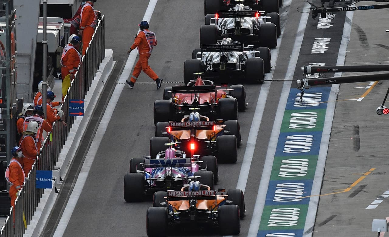 Verstappen y Bottas saldrán en la segunda y tercera posición, respectivamente. Ricciardo, Sainz, Ocon, Norris, Gasly y Albon, completan los primeros 10; Stroll arrancará en 13.