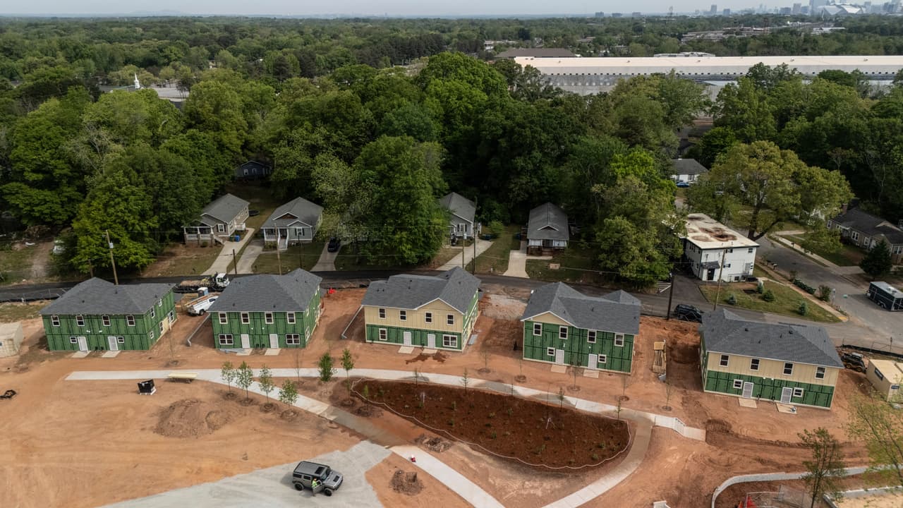 Familia del expresidente Carter y Habitat for Humanity desarrollan viviendas asequibles en Atlanta