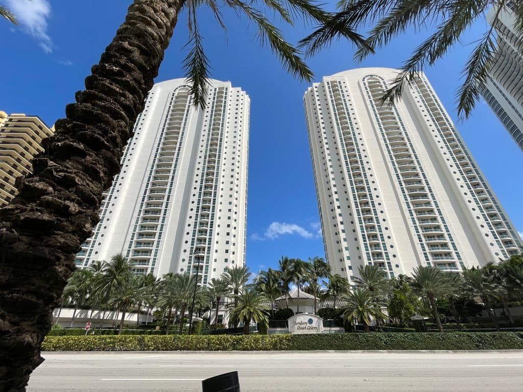 El departamento es propiedad de la firma 3202 Turn LLC en Miami, Florida. La empresa 3202 Turn LLC comparte el nombre con 3202 Turn Limited, la compañía offshore propiedad de Julio Scherer Ibarra.