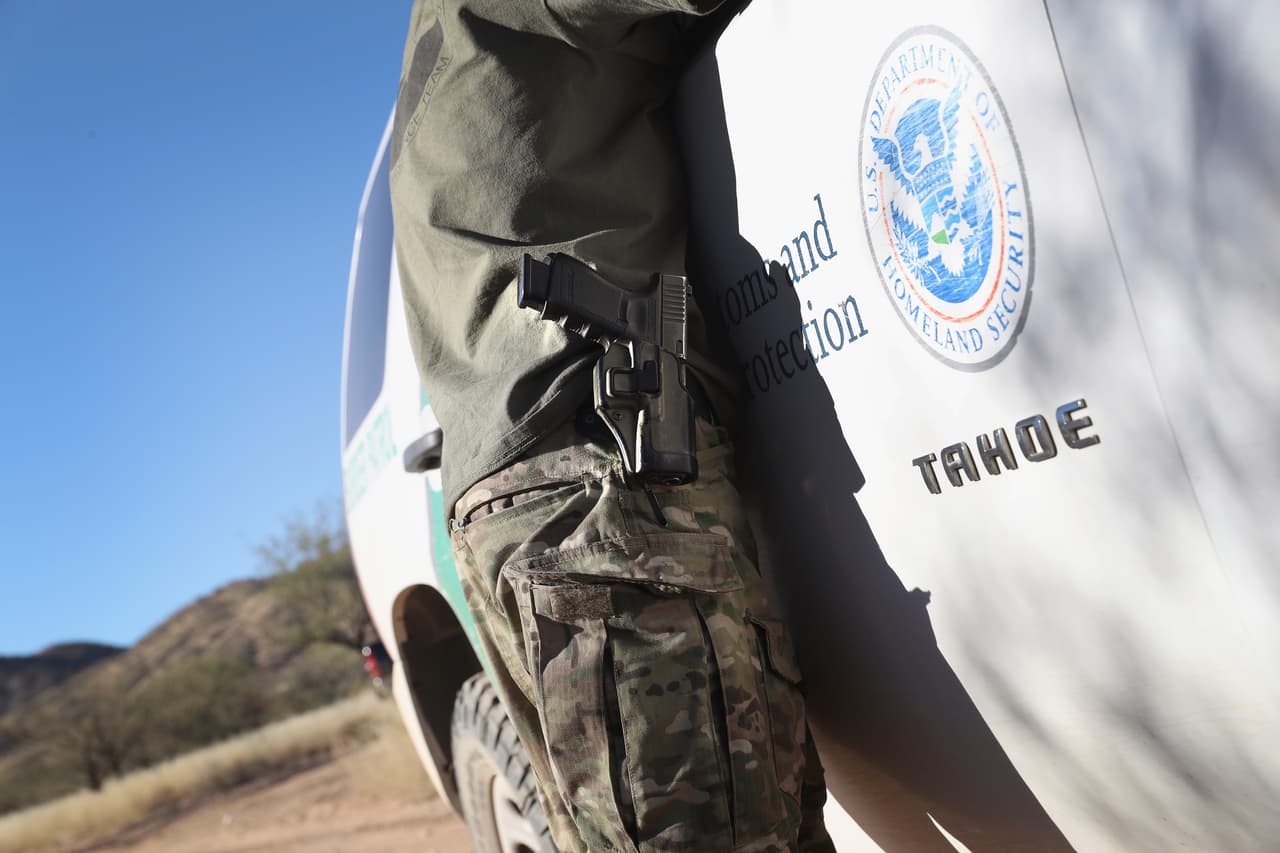 Un agente fronterizo abusó sexualmente de joven guatemalteca que se perdió en el desierto, según demanda